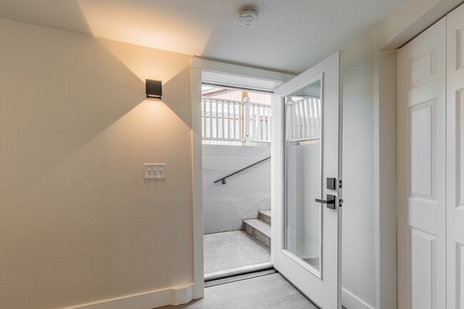 1144 SE 85th Ave unit Vic II, Portland, OR 97216 - photo 3