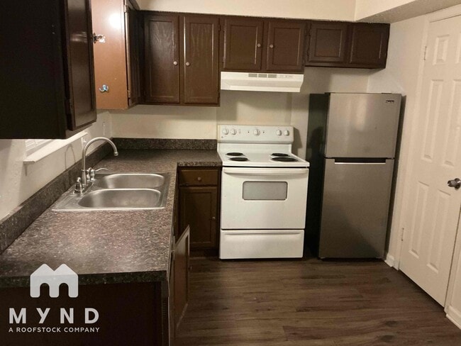 2806 Wimbledon Ct unit B, Garland, TX 75041 - photo 4