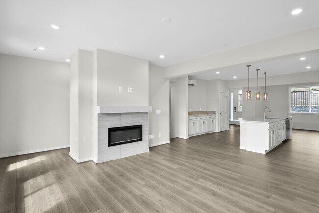 13216 NE 127th Way unit B, Kirkland, WA 98034 - photo 4