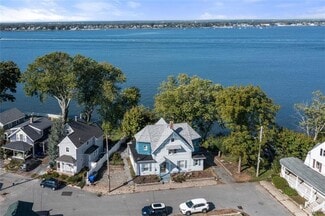2 Narragansett Ave, Riverside, RI 02915