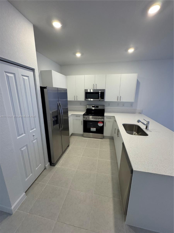 2655 SE 28th St, Homestead, FL 33035