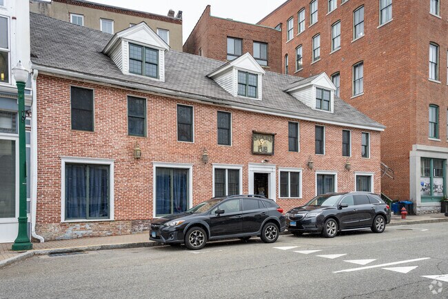 The Strange Brew Pub is a favorite spot in Norwich, CT, for a relaxing evening with friends.