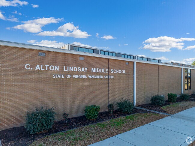 Lindsay Middle School serves the community of Old North Hampton.