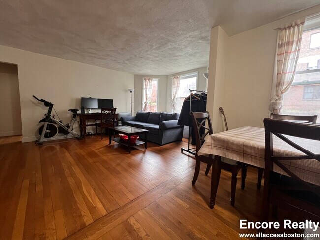 312 Tappan St unit 7D, Brookline, MA 02445 - photo 4