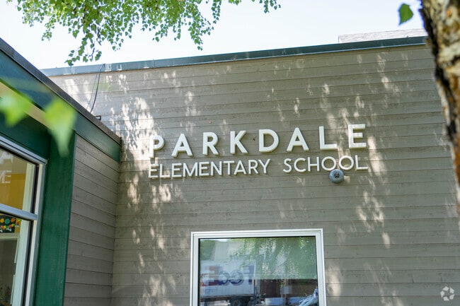 The signage of Parkdale Elementary School.