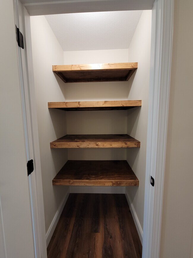 519 Hendrickson St unit B, Clinton, TN 37716 - photo 6