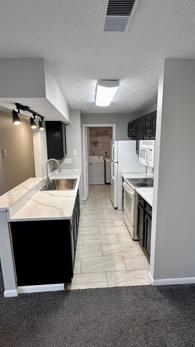 8919 Eagleview Dr, West Chester, OH 45069 - photo 7