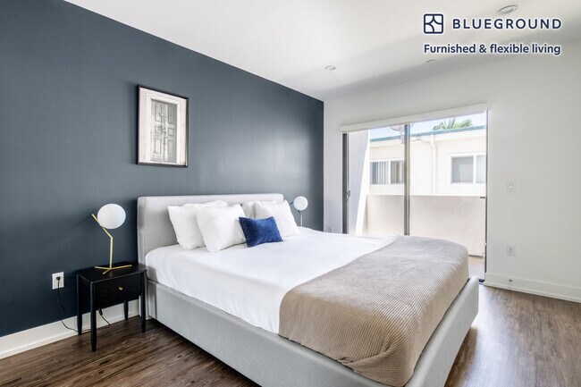 409 N Hayworth Ave unit FL2-ID140, Los Angeles, CA 90048 - photo 6