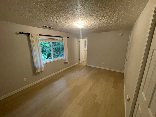 3228 SW Dolph Ct, Portland, OR 97219 - photo 6