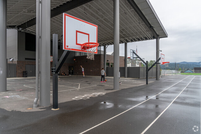 Sunnyland Elementary School basketball courts