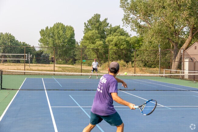 Tennis enthusiasts can find well-maintained courts in South Boulder.