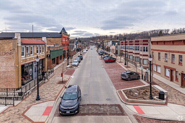 The Old Town District has locally owned shops and iconic restaurants in Downtown Algonquin.