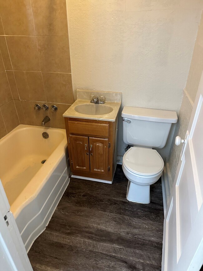 Sands Motel, Walsenburg, CO 81089 - photo 2