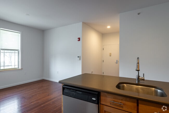 1BR, 1BA - 725-750SF