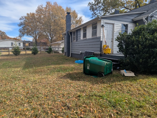 814 Walker St, Reidsville, NC 27320 - photo 5