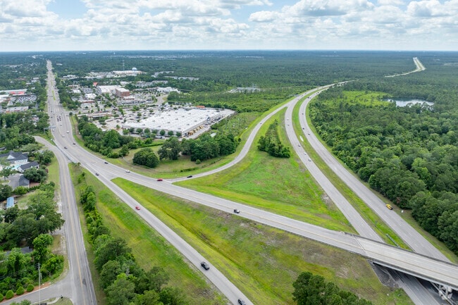 I-140 near Figure 8 Island provides quick access to Wilmington’s cultural attractions, blending coastal tranquility with urban convenience.