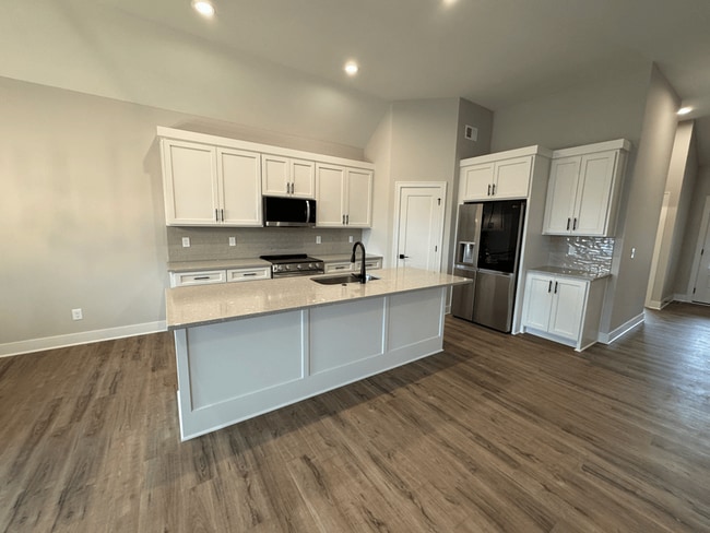 1418 SW Winthrop Dr, Lee's Summit, MO 64081 - photo 3