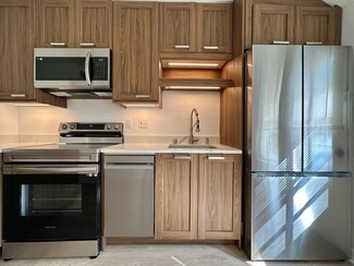 4950 N Port Washington Rd Unit 3, Glendale, WI 53217