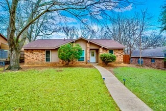 425 Country View Ln, Garland, TX 75043