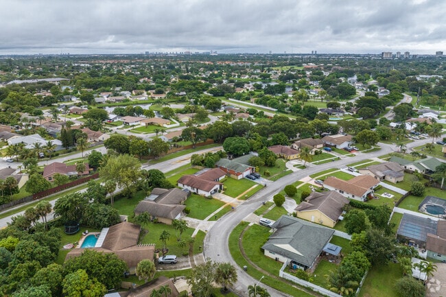 Cypress Lakes’ houses feature beautiful landscaping and well-maintained exteriors.