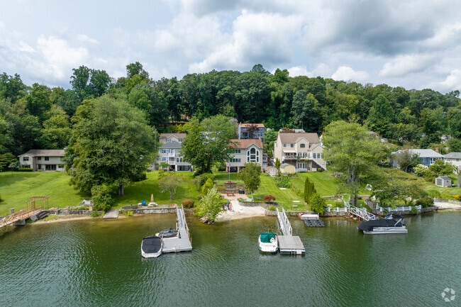 Lakeside houses are available in Brookfield.