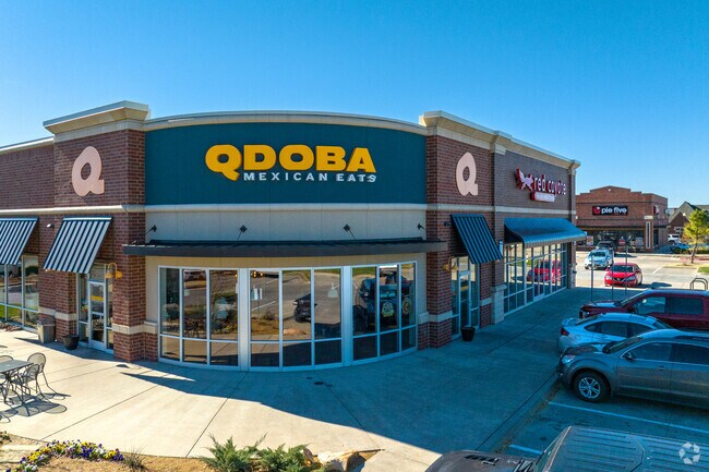 Have a quick bite to eat at the many restaurant options near Thomas Trails.