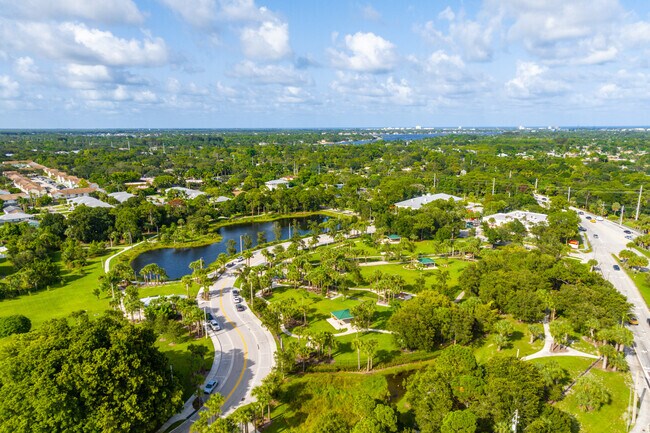 Overview of Cinquez Park and walking paths in Jupiter Park.