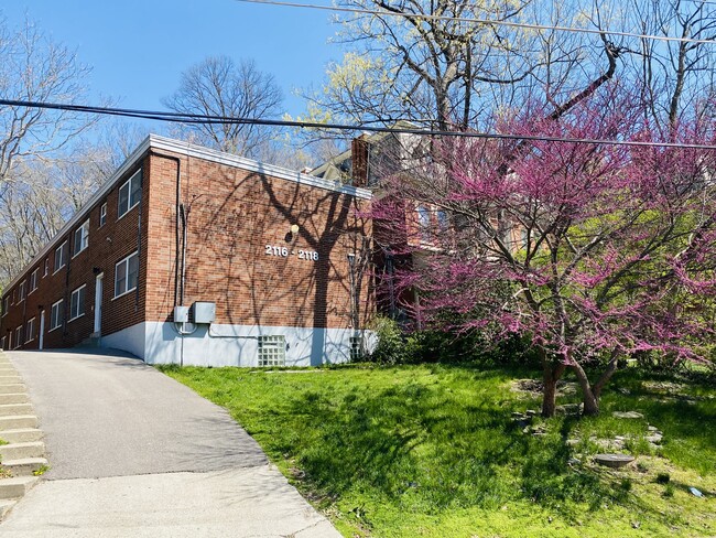 2116 Kemper Ln unit 6, Cincinnati, OH 45206 - photo 2