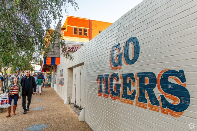 Tipoff at Toomer’s is a beloved local event that celebrates the Auburn Tigers basketball team and brings the community together.