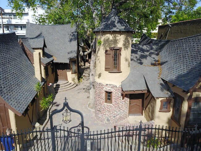 1330 N Formosa Ave unit 1/2, Los Angeles, CA 90046 - photo 3