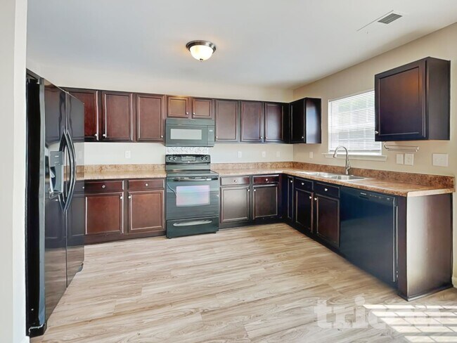 747 Markham Cir, Moore, SC 29369 - photo 6