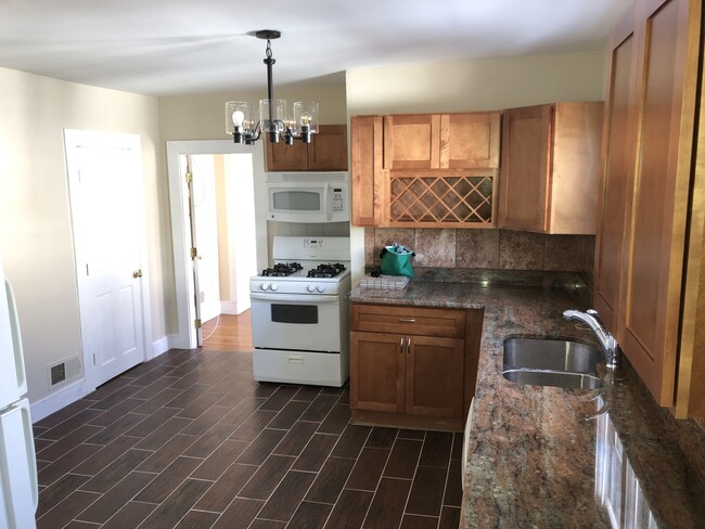 11 Andrew St unit 2, Cambridge, MA 02139 - photo 3