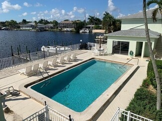 1714 Bikini Ct, Cape Coral, FL 33904