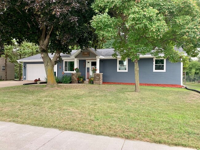 3540 N Gillett St, Appleton, WI 54914 - photo 2