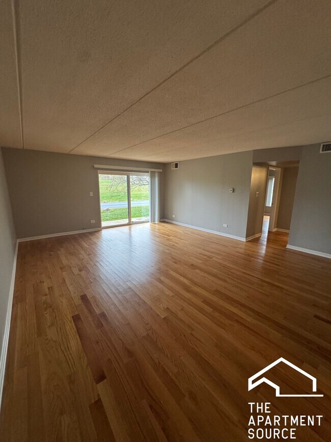 525 N Quentin Rd unit 512, Palatine, IL 60067 - photo 2
