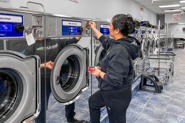 Come do your laundry at Highland Park Laundry in Highland Park, NJ.