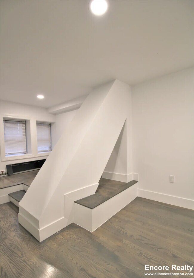 27 Phillips St unit 1, Boston, MA 02114 - photo 6