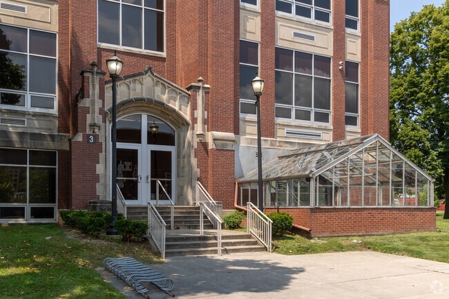 Central Middle School has 458 students in attendance.