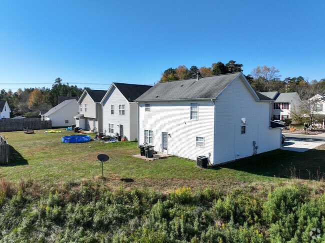 There are plenty of large homes with extra space for families in Harbor House.