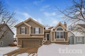 1025 N Crest Dr, Olathe, KS 66061