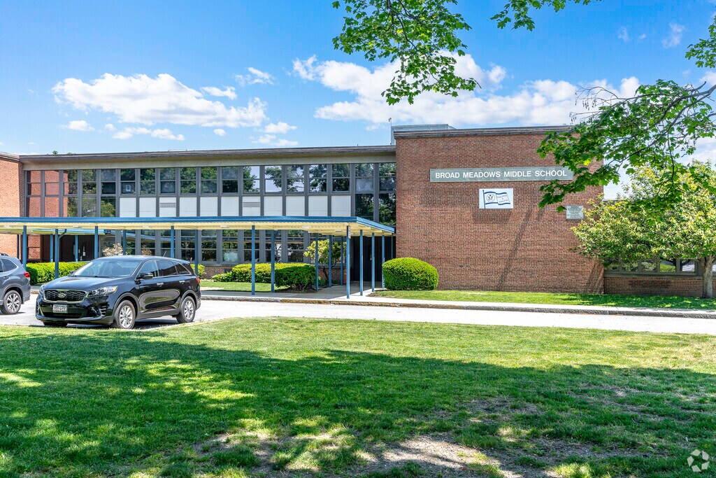 Broad Meadows Middle School, Rankings & Reviews