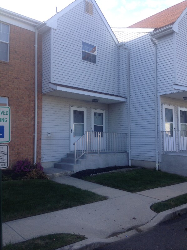 804 Woodchip Rd, Lumberton, NJ 08048