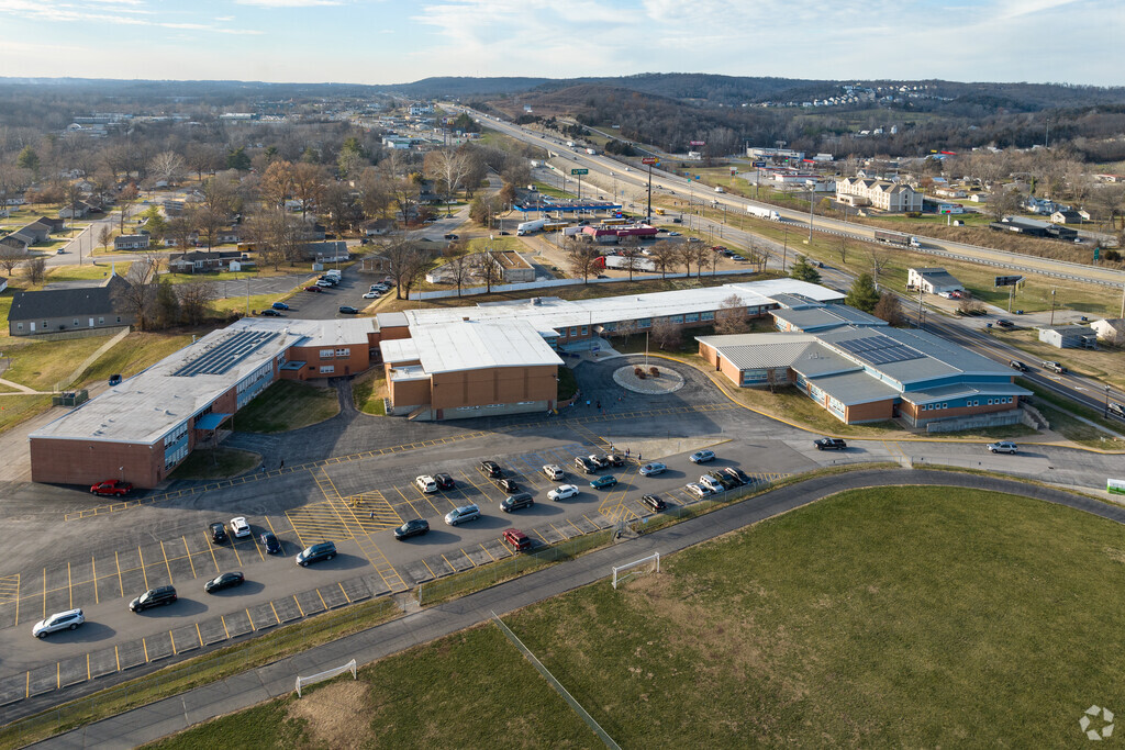 Pacific Intermediate School has a vibrant learning environment for students in grades 5 and 6.