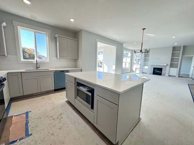 8285 Bauerridge Ave, Jenison, MI 49428 - photo 2