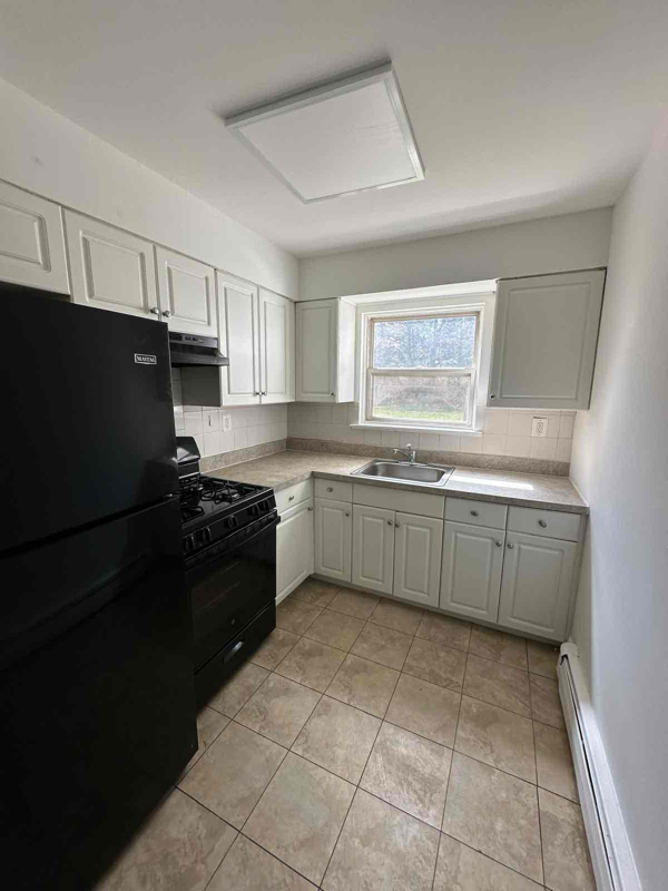 17 Walnut St, Toms River, NJ 08753