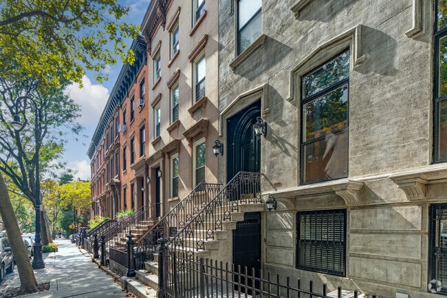 Cobble Hill is an idyllic residential neighborhood with a lot of landmark areas.