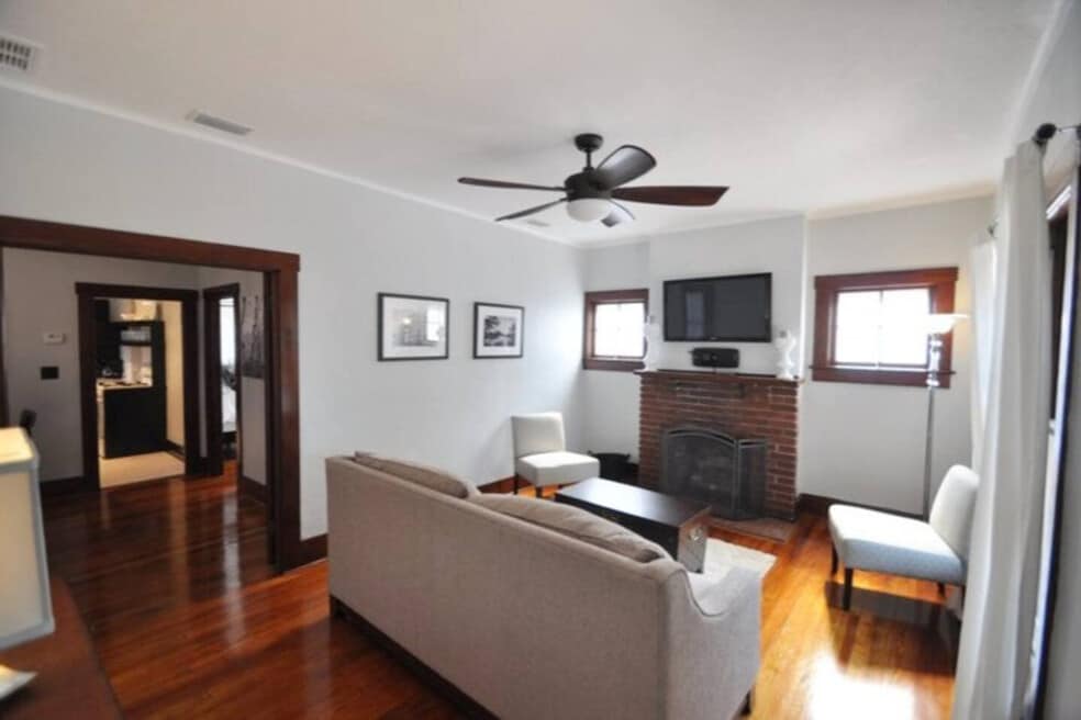 408 NE 3rd Ave unit ID1359130P, Gainesville, FL 32601 - photo 1