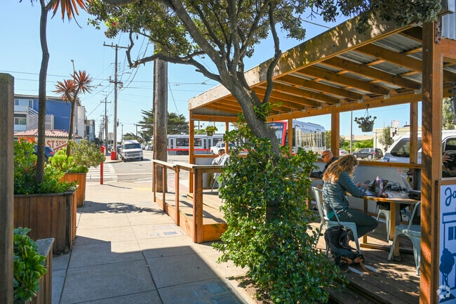 Java Beach is a local favorite in the Outer Sunset.