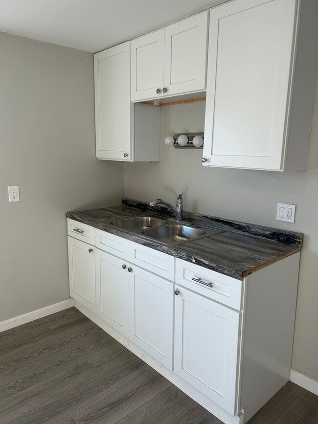 35 Willow St unit Upper, Buffalo, NY 14218 - photo 4