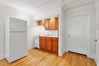1440 W Howard St Unit . 8, Chicago, IL 60626